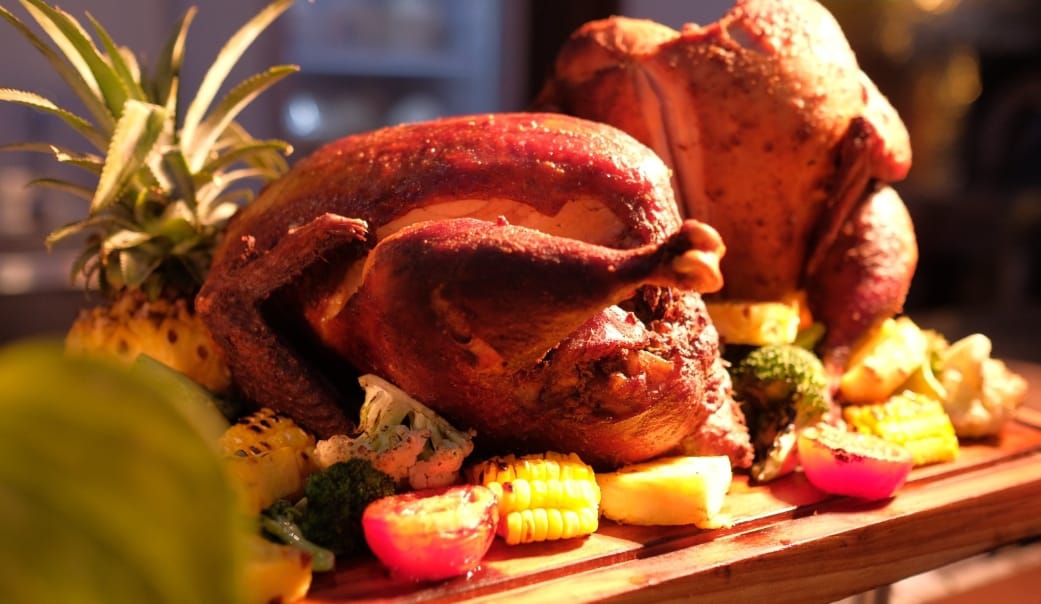 LEZAT: Ayam kalkun bakar menjadi salah satu menu yang melengkapi buka bersama di Pasar Tiban Golden Tulip Holland and Resort Batu.