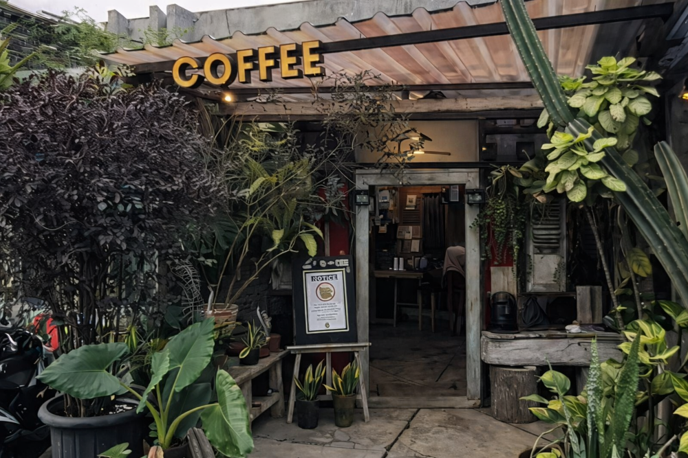 KAFE HOMY: Roeang Tamoe Coffee berikan sensasi ngopi seperti di rumah sendiri. (Instagram: roewangtamoecoffee)