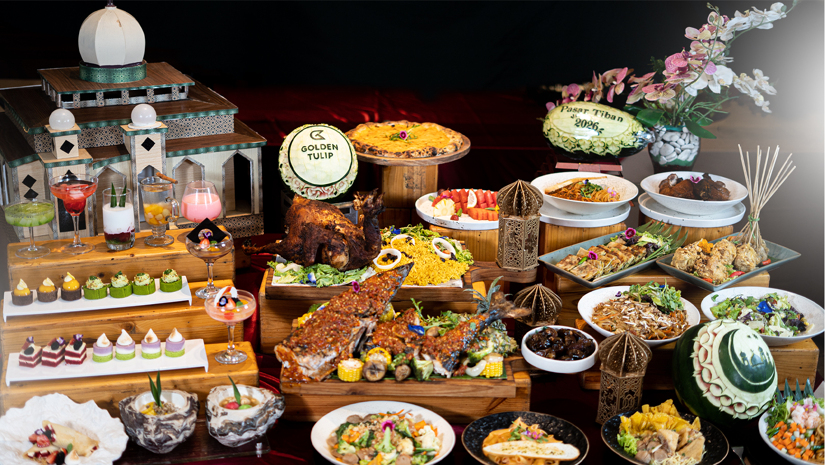 ANEKA MENU: Berbagai menu di Pasar Tiban Golden Tulip Holland Resort  siap memanjakan lidah tamu saat berbuka puasa.