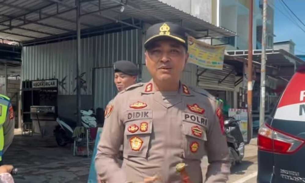 Potret AKBP Didik Putra Kuncoro saat melaksanakan tugas sosialisasi dan praktik E-Teguran Humanis, Jumat (5/12/2025). Sumber: @didik_putra_kuncoro/Instagram.