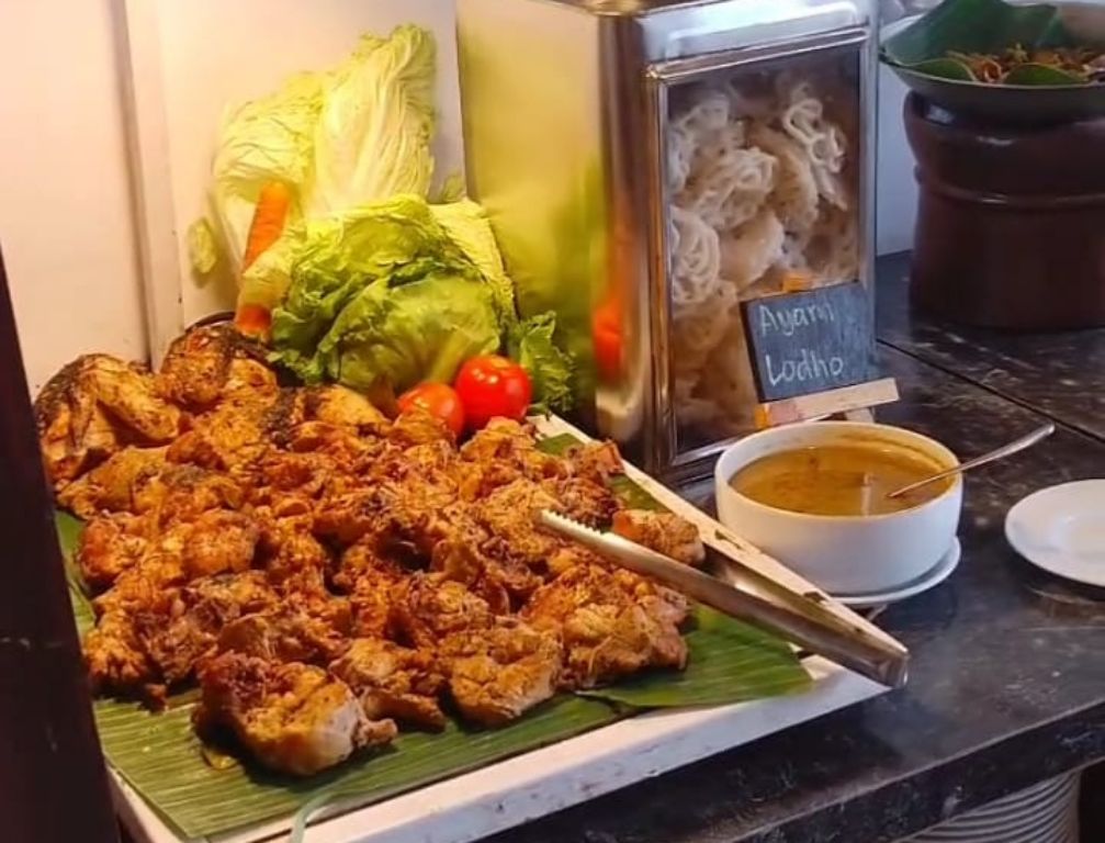 LEZAT: Lentera Ramadhan kami hadirkan untuk menciptakan momen berbuka yang hangat dan berkesan dengan harga terjangkau, pilihan menu istimewa, serta suasana yang nyaman bagi seluruh tamu.