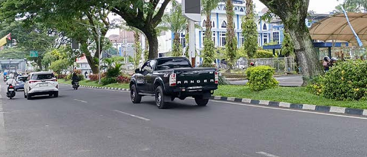 SEGERA  dITATA: Jalur  pedestrian di  kawasan Jalan  Soekarno-hatta  masuk daftar  area yang akan  ditata dalam  draf Rencana  Tata Bangunan  dan lingkungan  (RTBl).