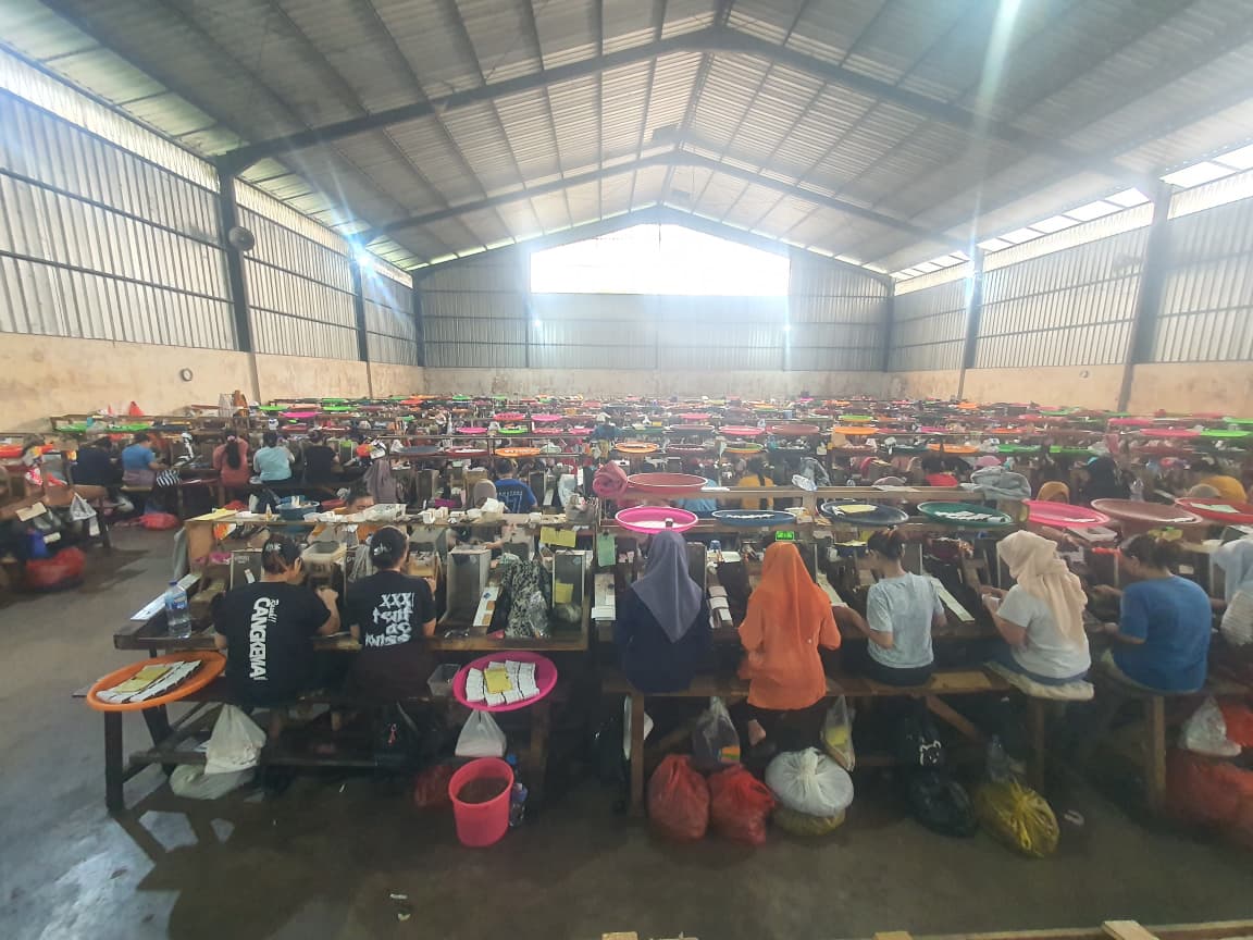 BERKEMBANG: Industri hasil tembakau yang terus tumbuh dan banyak menyerap tenaga kerja.