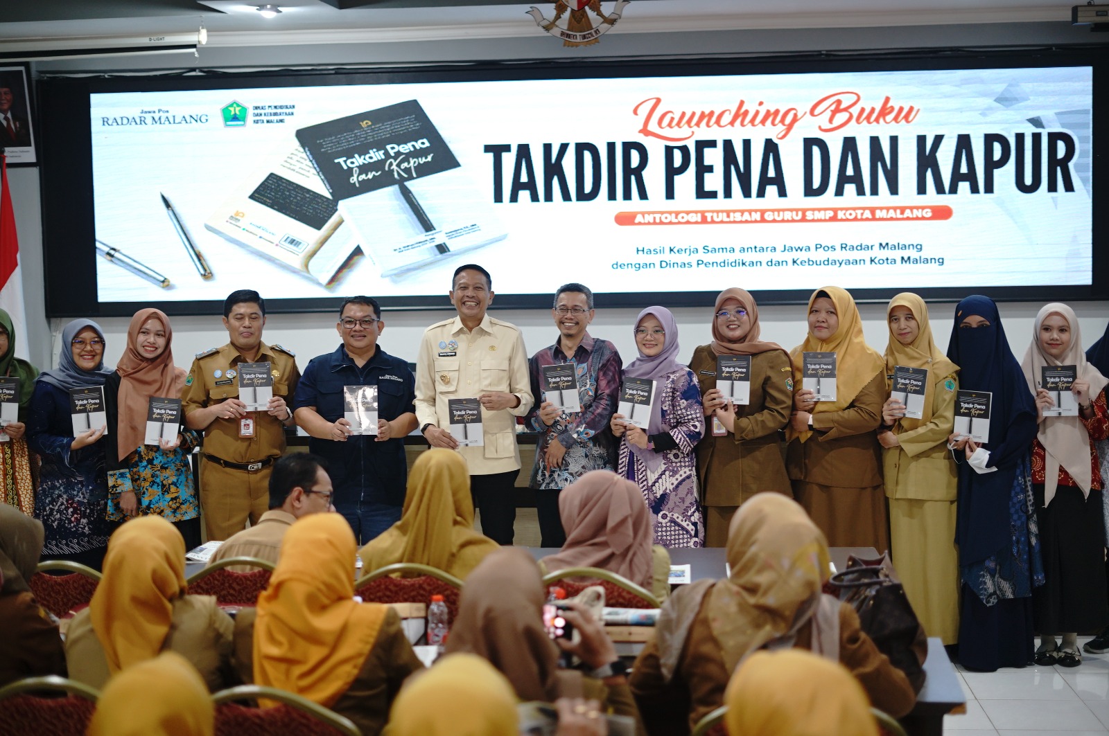 PERDANA : Launching Buku karya guru SMP dan MTs se-Kota Malang oleh Walikota Malang Dr Ir H. Wahyu Hidayat MM.