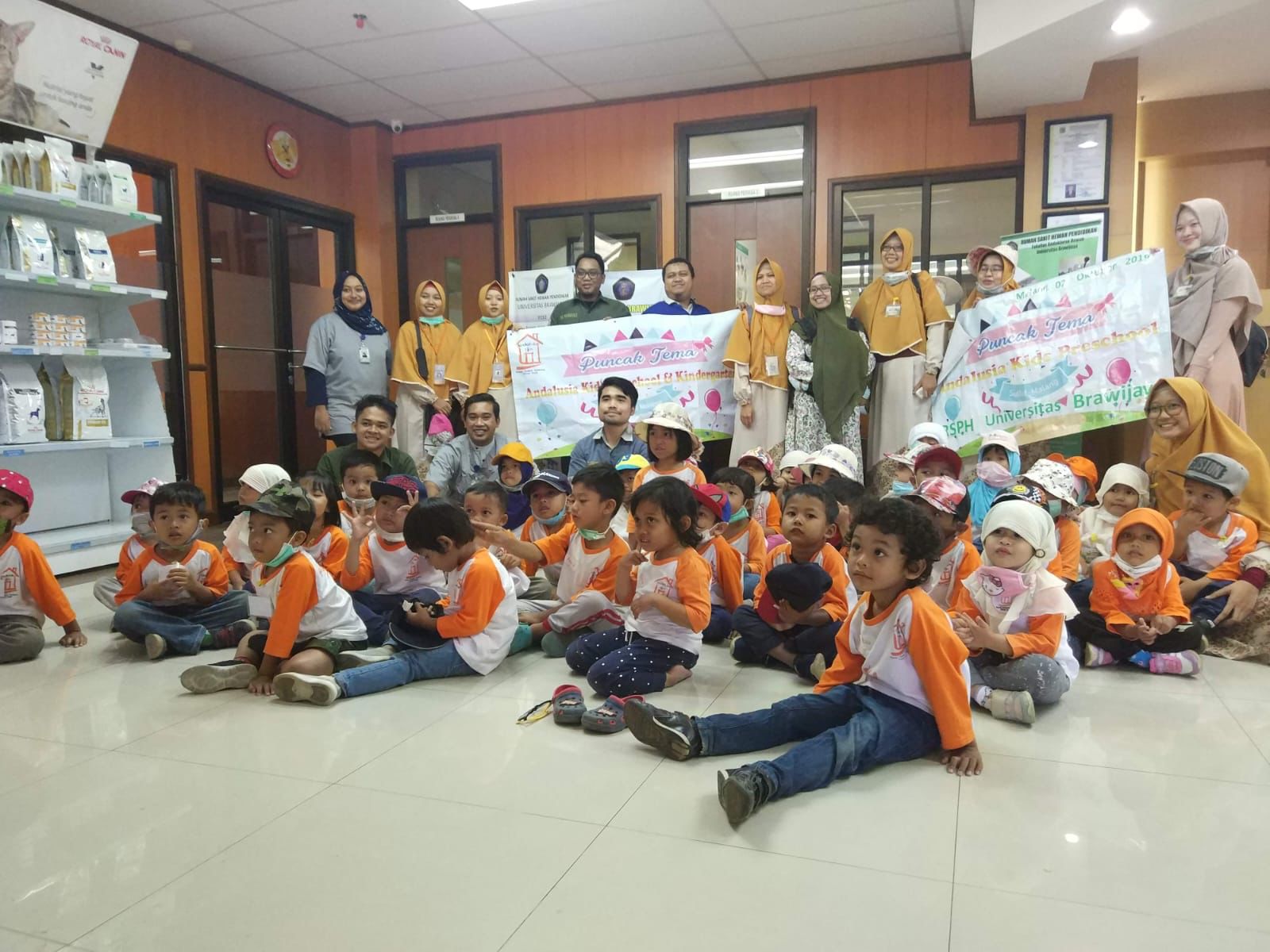 SEMANGAT: Pengenalan anatomi hewan pada siswa TK di Rumah Sakit Hewan Pendidikan Universitas Brawijaya.