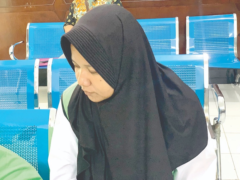 HILANGKAN NYAWA: Firda Ayu dinyatakan oleh jaksa penuntut umum terbukti menghilangkan nyawa anak dalam sidang di PN Surabaya, Kamis (19/2).