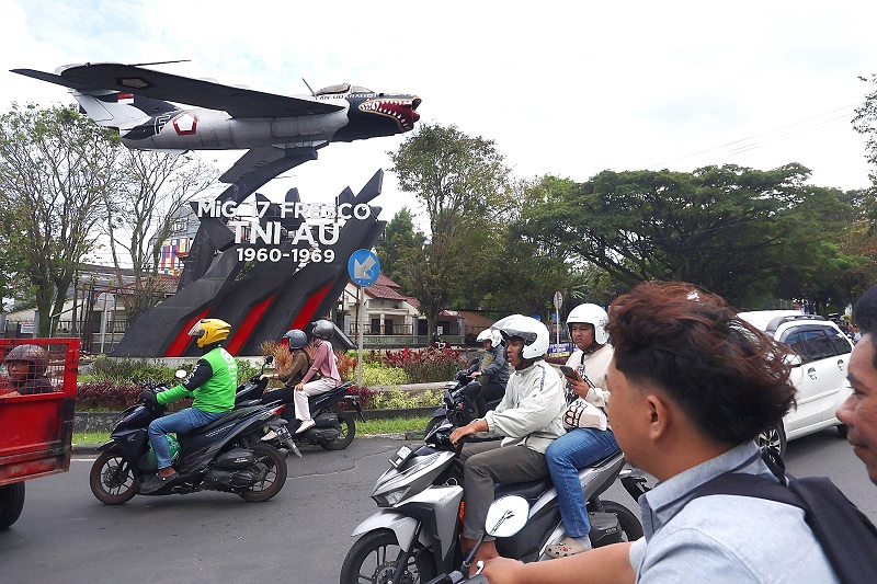 FUTURISTIK: Arus lalu lintas di Jalan Soekarno- Hatta (Soehat) selalu padat. Kawasan ini akan ditata sehingga menjadi kota masa depan.