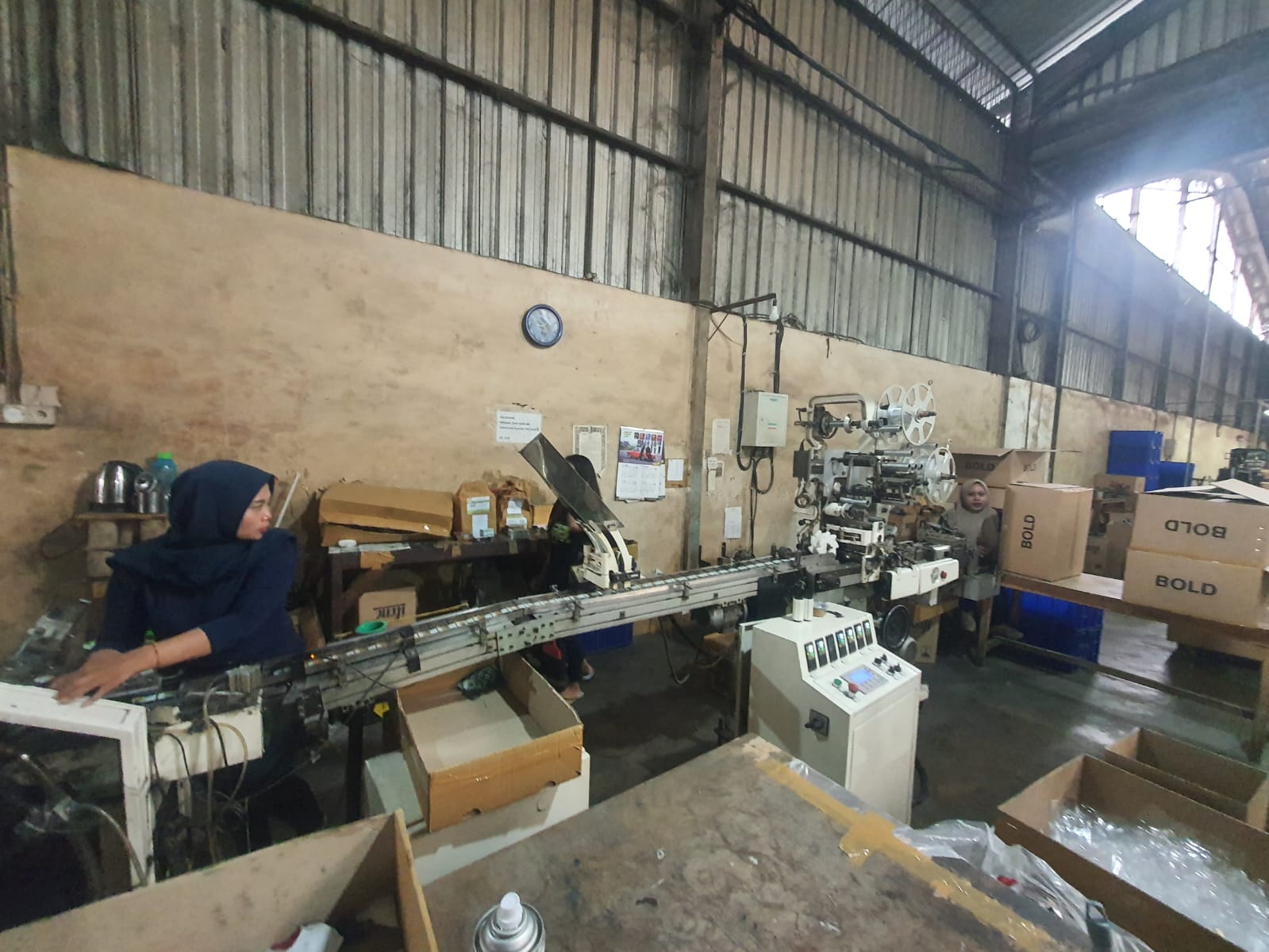 BERGERAK: Sektor industri hasil tembakau (IHT) yang butuh ruang untuk tumbuh.
