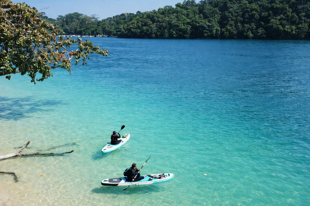 HIDDEN GEM: Inilah keindahan Pantai Waru-Waru yang hanya bisa dikunjungi melalui jalur laut. (Ulasan Google Maps -  Pamuji Raharjo)