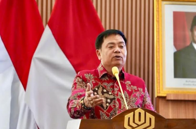 Lasarus bantah DPR dukung penutupan Alfamart dan Indomaret.