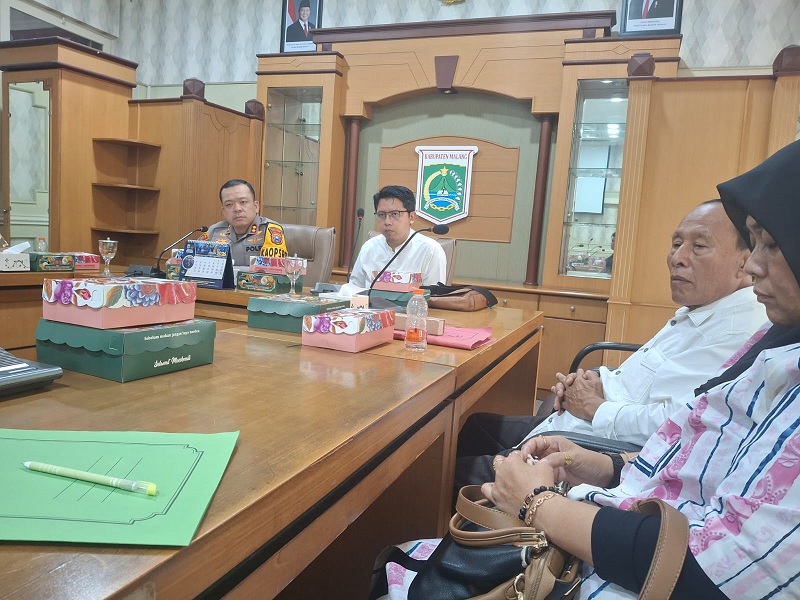 DAPAT WIN-WIN SOLUTION: Polres Malang dan Satpol PP melakukan mediasi kepada perwakilan PT Ekamas Fortuna, PT Alam Sinar, dan warga Desa Gampingan, 5 Februari lalu.