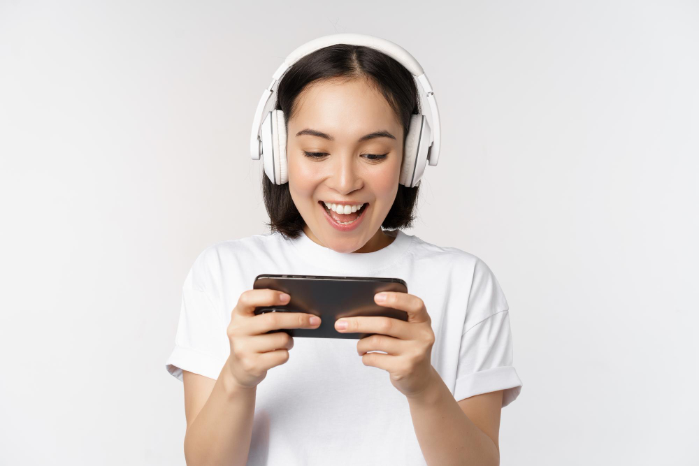 Bermain game dapat menjadi salah satu pilihan aktivitas untuk mengisi waktu ngabuburit. (freepik/benzoix)
