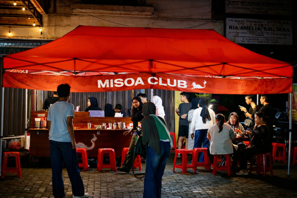 MENGHANGATKAN: Suasana hujan di Kota Malang sangat cocok jika dirasakan dengan Mie dari Misoa Club yang sedang viral. (Instagram: misoa.club)