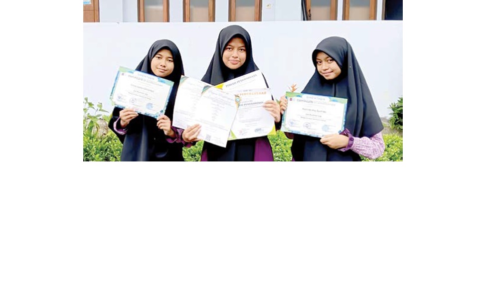 MEMBANGGAKAN: Siswa SMPIT Insantama Malang meraih prestasi dalam berbagai kompetisi tingkat nasional.