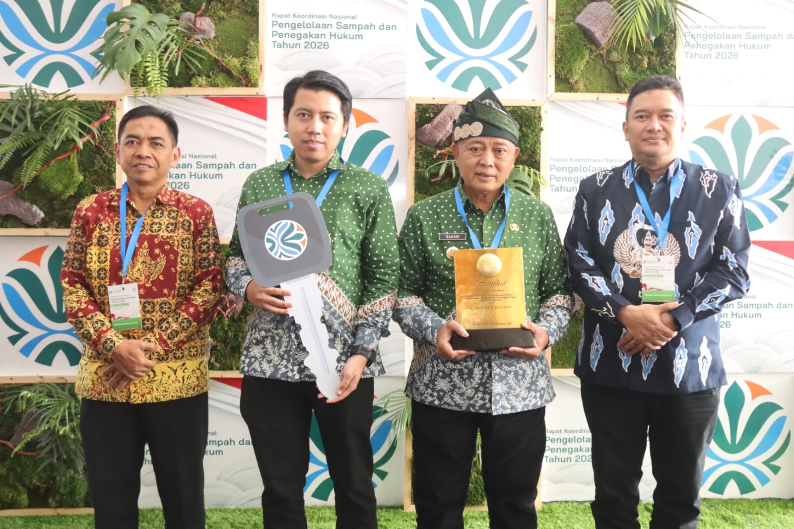 Penghargaan Predikat Menuju Kabupaten Bersih dari Kementerian Lingkungan Hidup
