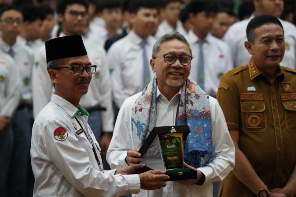 OPTIMISTIS: Menteri Koordinator Bidang Pangan Republik Indonesia (Menko Pangan RI) Zulkifli Hasan saat melakukan kunjungan kerja ke MAN 2 Kota Malang, Selasa (24/2).