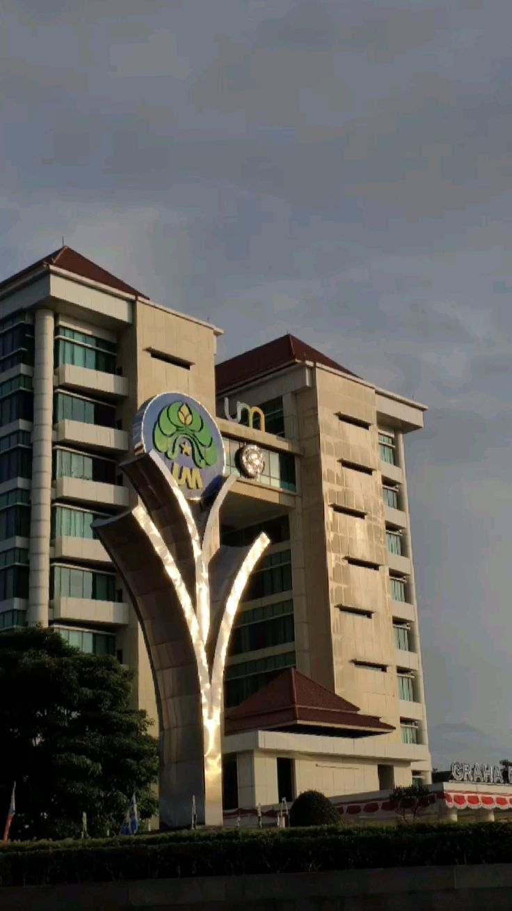 Sebanyak 12 program studi Fakultas Ekonomi dan Bisnis Universitas Negeri Malang berhasil meraih akreditasi Unggul, menegaskan komitmen UM dalam menjaga mutu dan kualitas(Pinterest@Zack_Zach)