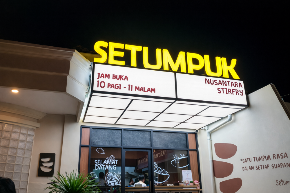 CANGGIH: SETUMPUK hadirkan sensasi makan berbeda dengan menghadirkan robot oseng sebagai pengolah makanan. 