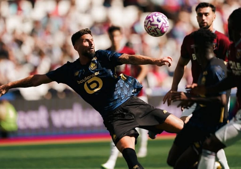TAJAM: Olivier Giroud striker 39 tahun LOSC Lille mencetak gol saat melawan Red Star dini hari tadi (27/2).