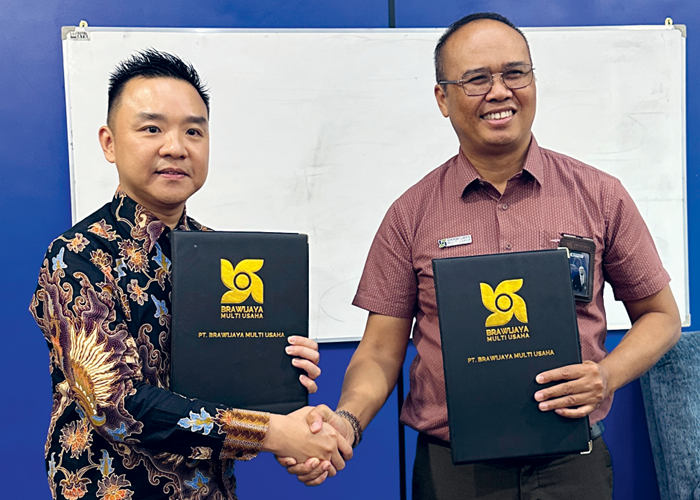 KERJA SAMA: Direktur Utama Green Orchid Residence Bapak Hendra Hartanto Ir BBus (kiri) menandatangani kerja sama dengan  Direktur Utama Brawijaya Multi Usaha, Dr Edi Purwanto STP MM.