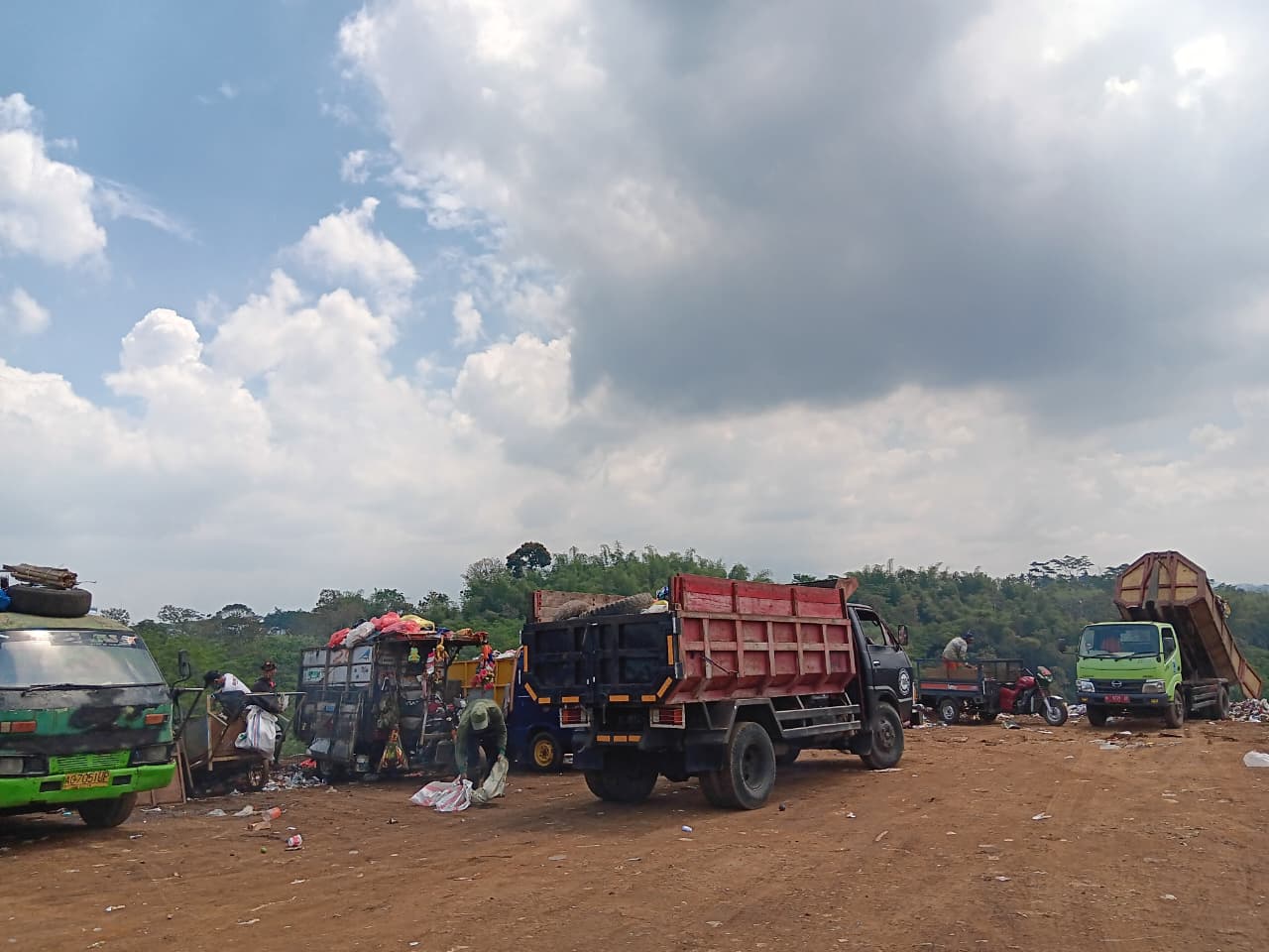 DAPAT BANTUAN PUSAT: Pengolahan sampah di TPA Talangagung,  Kepanjen bakal lebih mudah bila operasional insinerator berjalan maksimal. (Indah Mei Yunita/Radar Kanjuruhan)