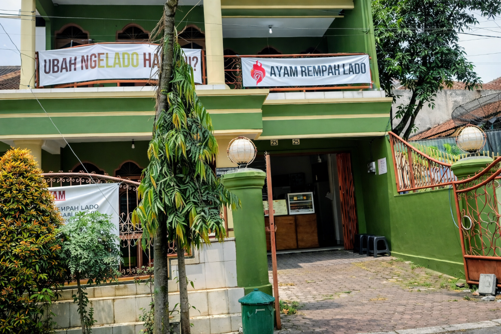 BEREMPAH: Ayam Rempah Lado miliki menu ayam berempah yang enak dan memiliki rasa khas yang sulit ditemukan di tempat lain. (Tangkapan Layar Google Maps)