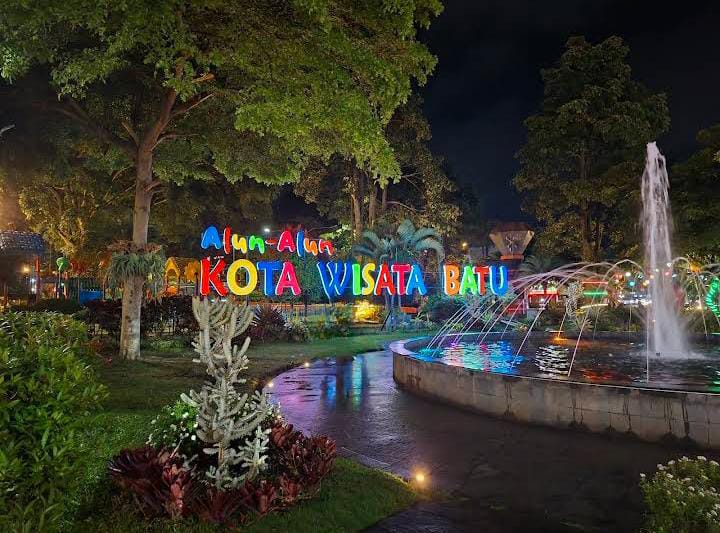 Potret ruang terbuka hijau di Alun-Alun Kota Batu. Google Maps/shining star.