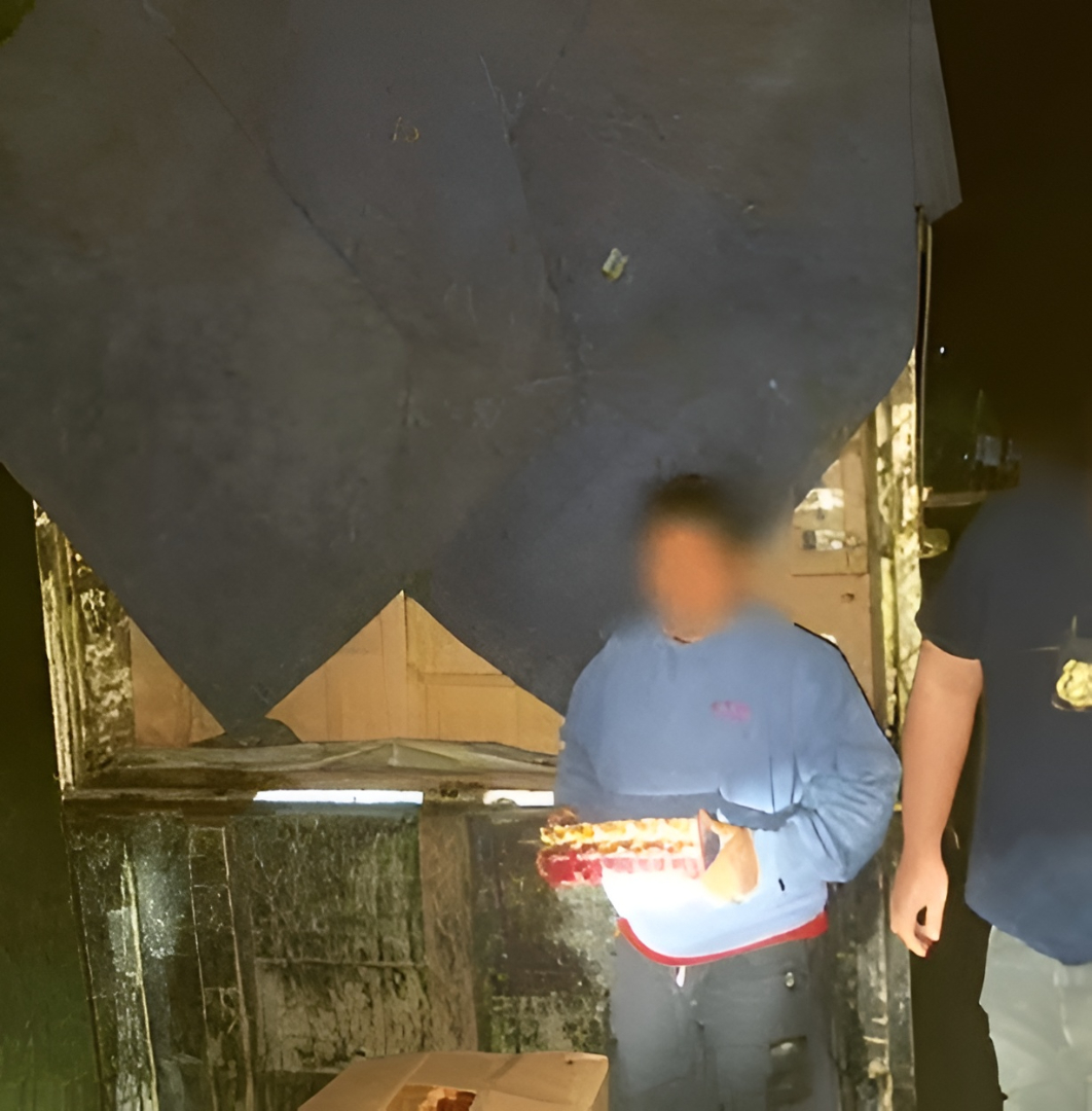 PENINDAKAN KEEMPAT: Petugas Bea Cukai mendapat puluhan ribu bungkus rokok ilegal dari sebuah truk yang dicegat. BEA CUKAI MALANG FOR RADAR KANJURUHAN)