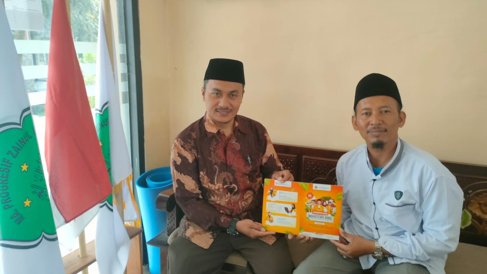 Bidang Humas dan Komunikasi Institut Agama Islam Sunan Kalijogo Malang, Ruwiyanto, S.Kom., MM, (kiri) bersama Pembina MA Progresif Zainul Ulum Bantur Imanuddin, S.Pd.I, M.Pd
