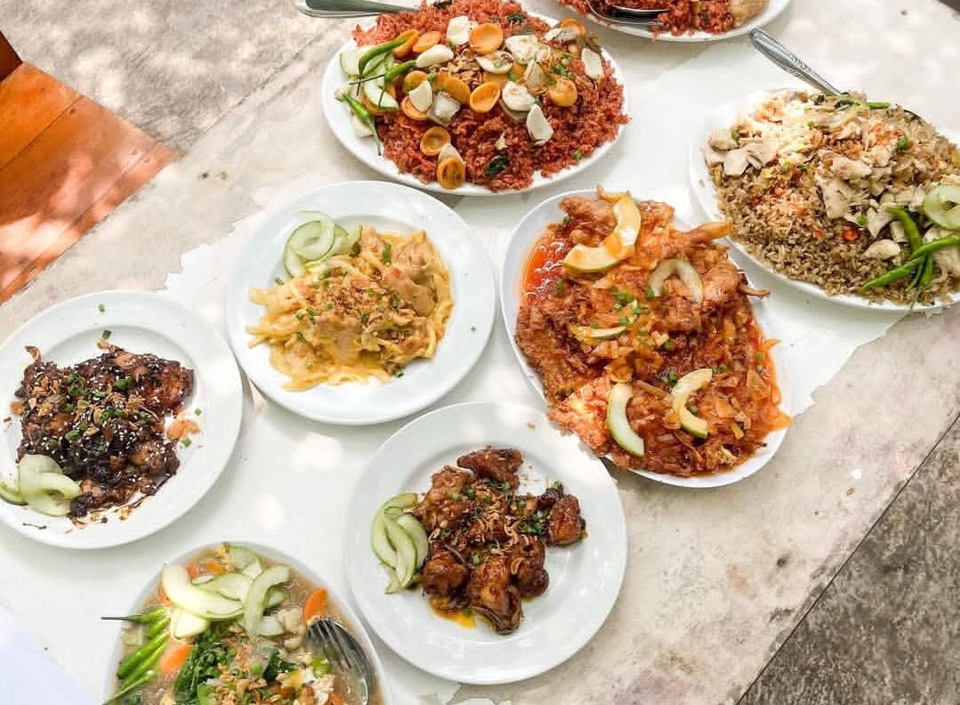 Depot 2 Legende hadirkan berbagai menu dengan porsi kuli. (Instagram @depot2legenda)