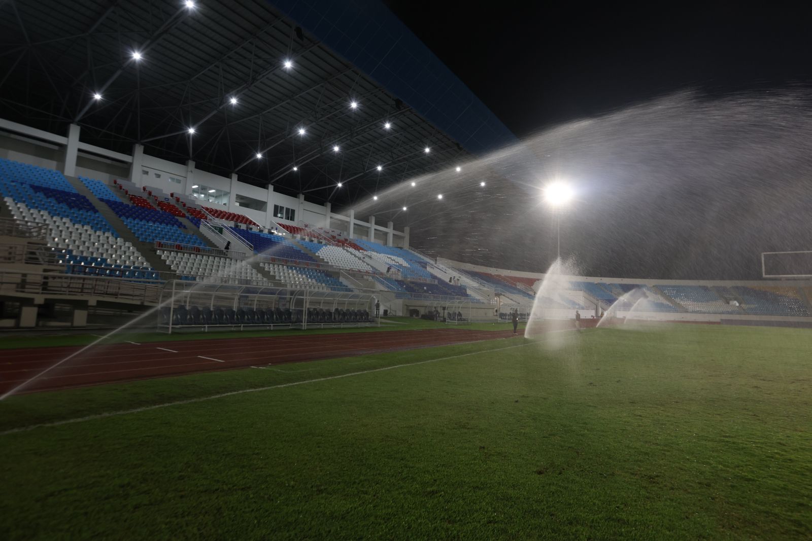 LAGA MALAM PERDANA: Stadion Kanjuruhan bersiap menggelar pertandingan malam perdana pada BRI Super League musim 2025/2026.