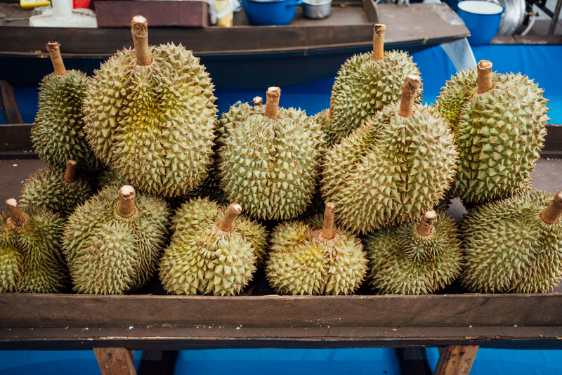 Tahan diri untuk tidak kalap memakan buah durian karena dapat memicu berbagai efek samping untuk kesehatan. (Freepik).