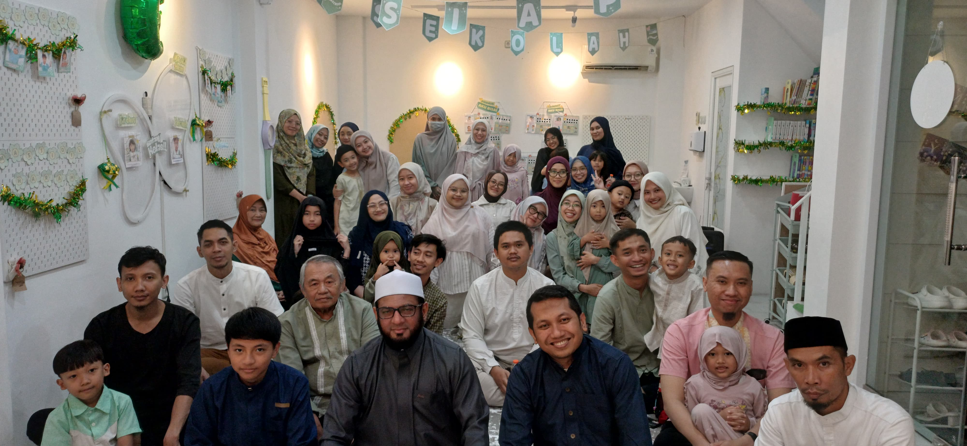 BERBAGI: Hanania Kidz Clinic menggelar forum sharing knowledge lintas disiplin sebagai upaya meningkatkan kompetensi tim sekaligus memperkuat layanan terintegrasi dalam penanganan tumbuh kembang anak.