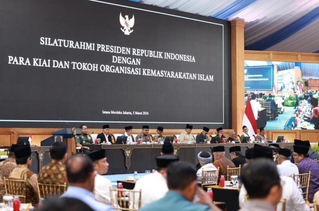 Presiden melangsungkan silaturahmi bersama para kiai dan tokoh organisasi kemasyarakatan Islam. (@prabowo)
