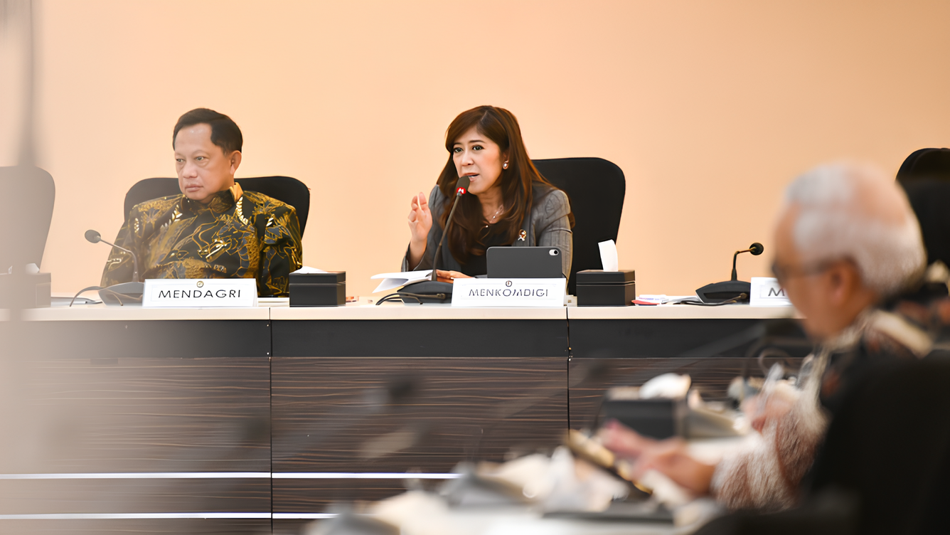 Menkomdigi Meutya Hafid menyampaikan paparan dalam Rapat Pencegahan dan Penanganan Masalah Kesehatan Jiwa pada Anak dan Remaja. (Menkomdigi)