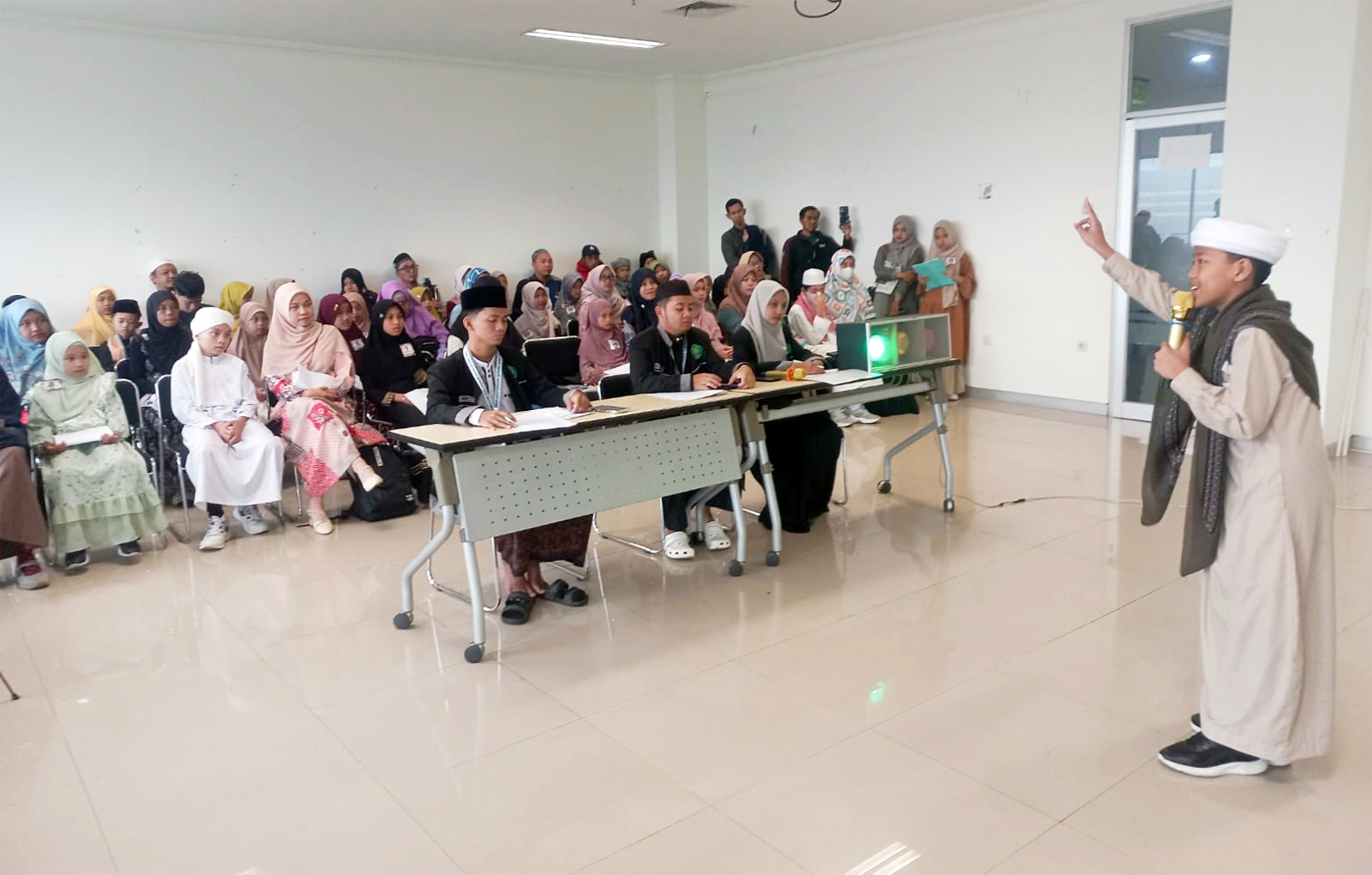 DIIKUTI RATUSAN PESERTA: Penampilan salah satu peserta Dai cilik saat seleksi Gema Ramadan tahun lalu.