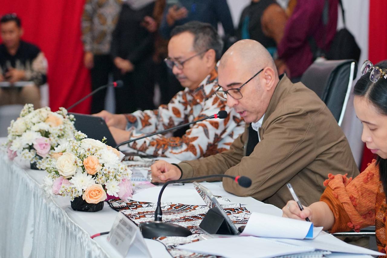 SERIUS: Suasana rapat koordinasi Pertamina Patra Niaga bersama Dewan Perwakilan Rakyat Republik Indonesia Komisi VI yang digelar pada Jumat (6/3). 