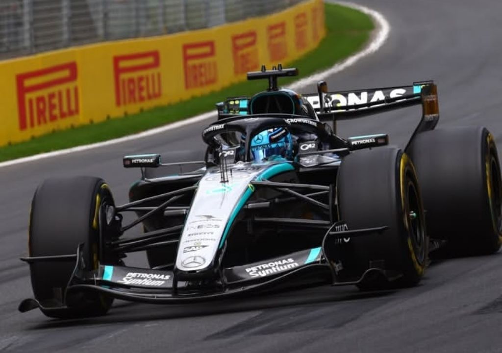 RAJA AUSTRALIA: George Russell dan Mercedes sukses menjadi yang tercepat di Sirkuit Albert Park, Melbourne, siang ini (8/3).