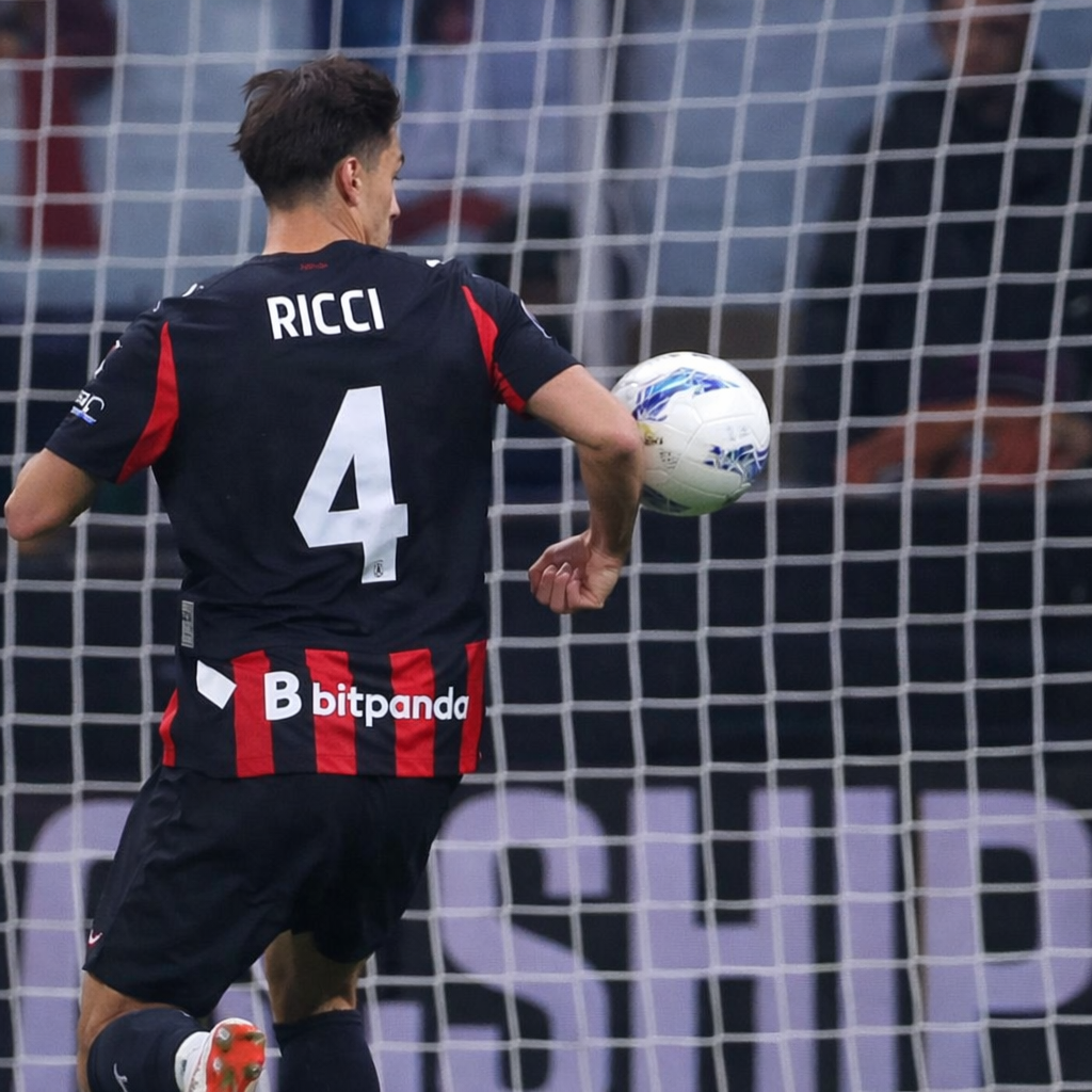 Tangkapan layar Pemain AC Milan Samuele Ricci diduga handball saat laga melawan Inter pada Senin (9/3) dini hari. (Istimewa)