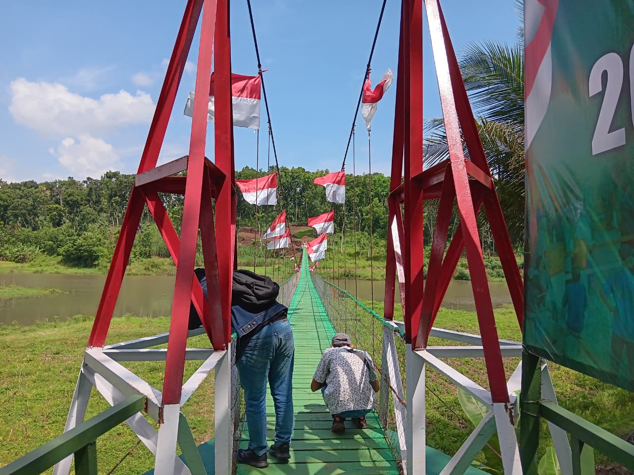 Jembatan Garuda di Desa Ternyang, Kecamatan Sumberpucung, Kabupaten Malang rampung dibangun. (Indah Mei Yunita/Radar Malang)