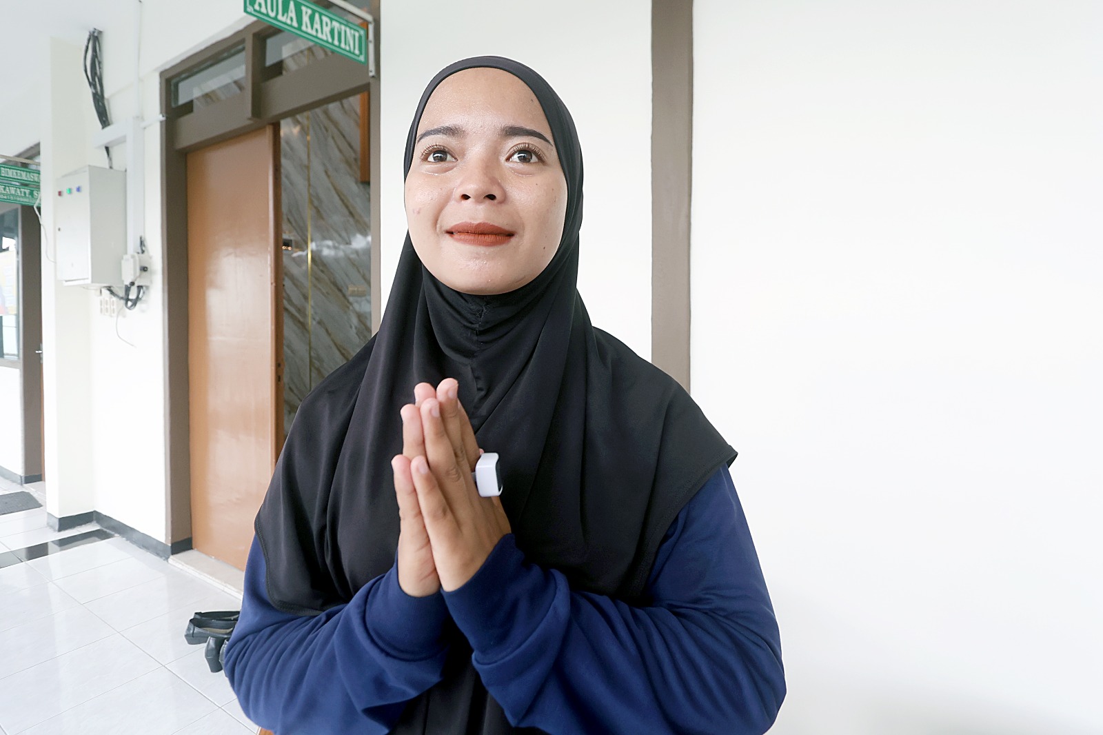 LEBIH GIAT BERIBADAH: Warga Binaan Lapas Perempuan Kelas IIA Malang Wiwin April Melianti memanfaatkan momentum Ramadan untuk memperbanyak mengaji dan hafalan surat pendek.