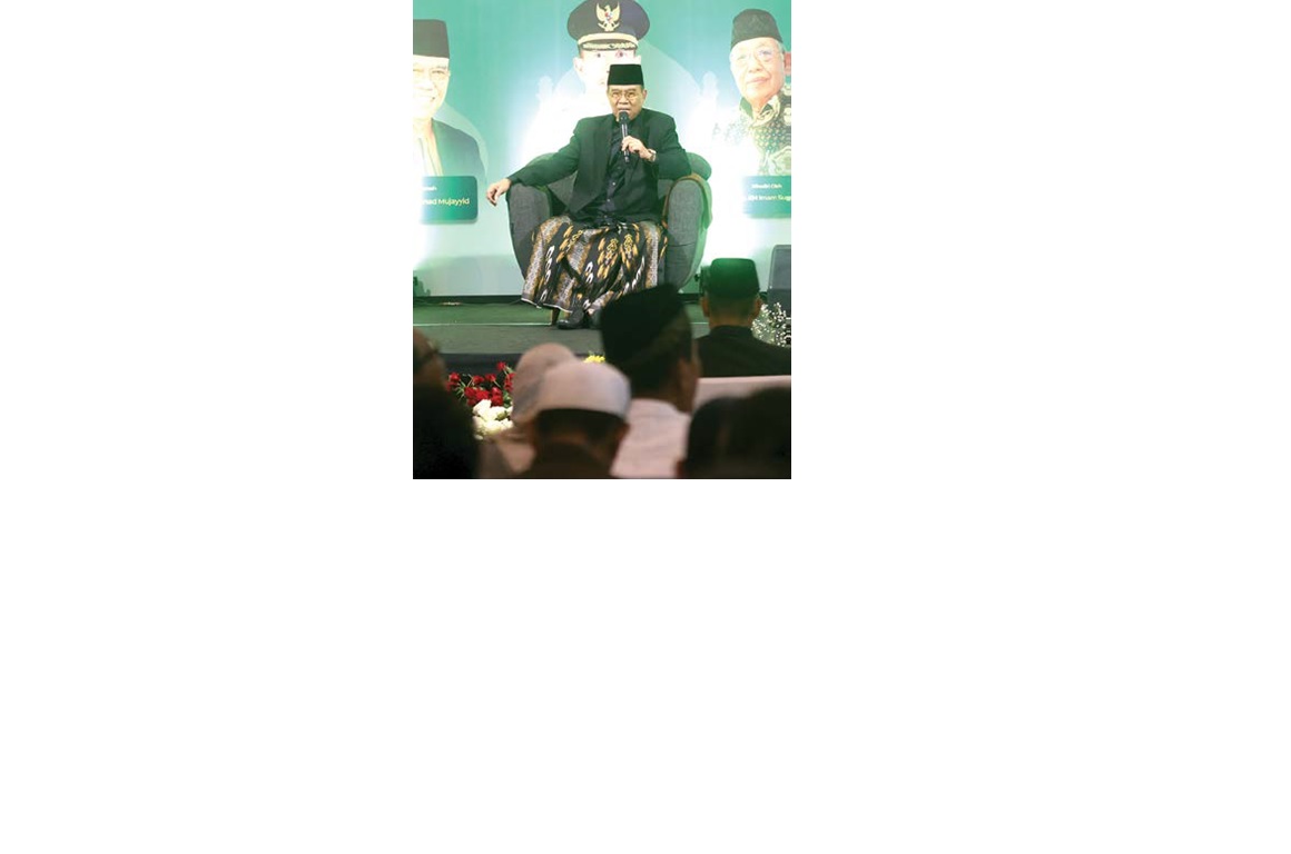 SAMPAIKAN PESAN: Mubalig Prof Dr KH Ahmad Mujayyid MA ditunjuk mengisi ceramah dalam peresmian Masjid Ir Utomo Senin lalu (9/3).