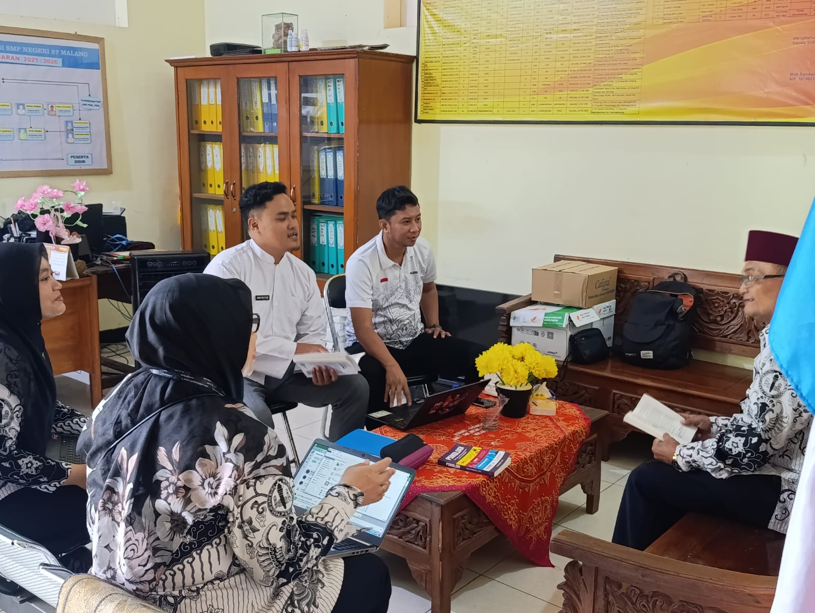 PELOPOR: Koordinasi penyusunan Inovasi Singo Mbois oleh warga SMPN 27 Malang.
