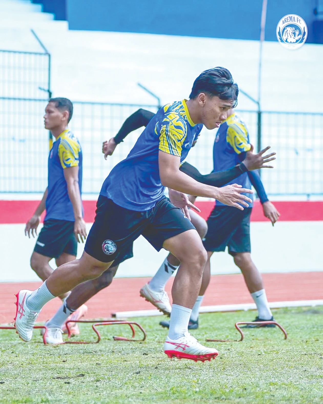 BISA COMEBACK KE TIMNAS: Gelandang muda Arema FC Arkhan Fikri melakukan sprint dalam sesi latihan di Stadion Gajayana, beberapa waktu lalu.