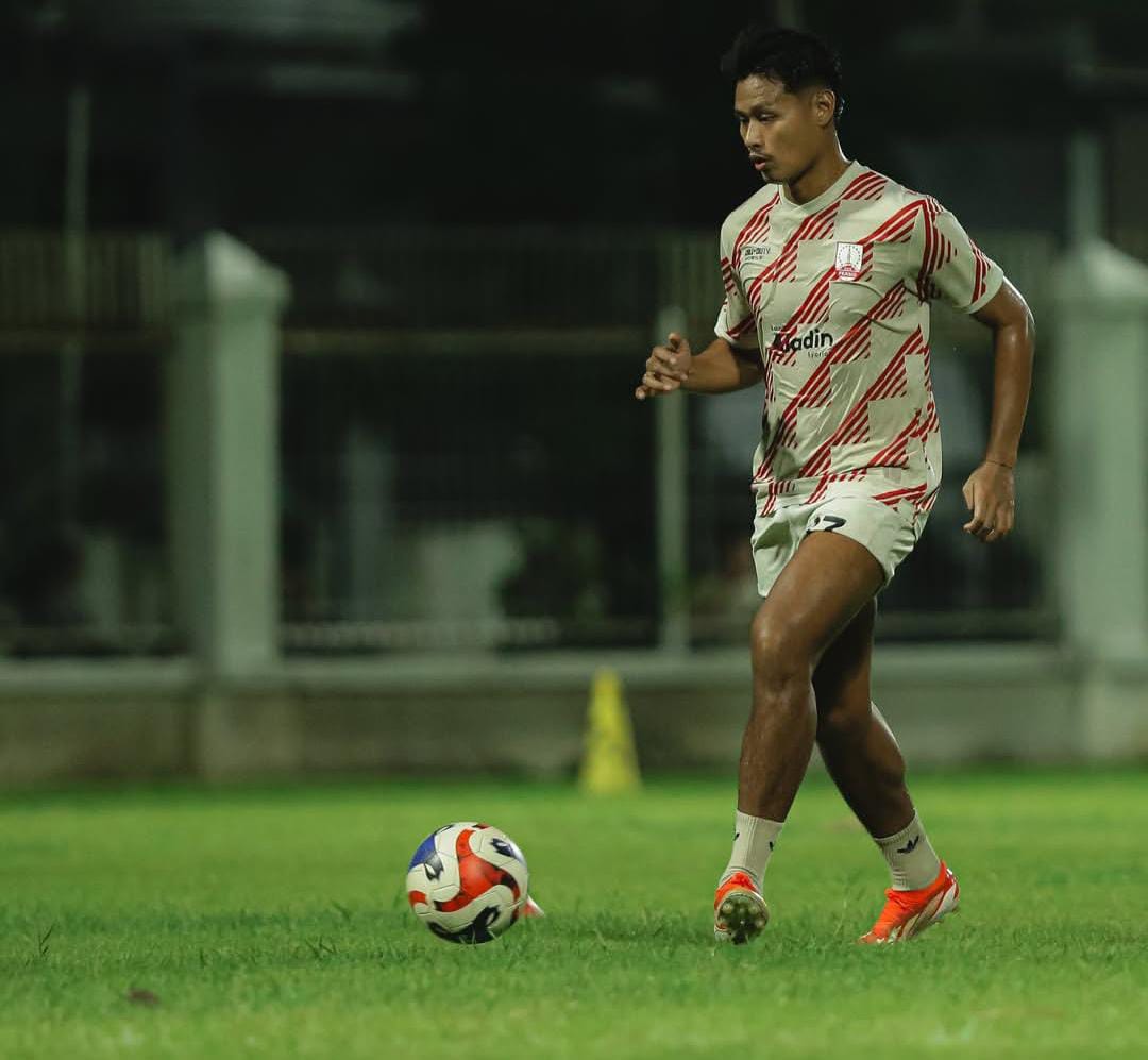 Pemain Persis Solo menjalani sesi latihan untuk meningkatkan kualitas permainan jelang pertandingan lanjutan BRI Super League 2025/2026. (Instagram @persisofficial)