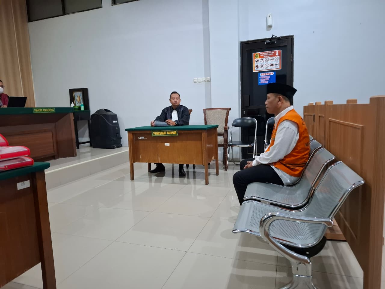  Terdakwa Fadeli Amin, 54, warga Desa Krebet, Kecamatan Bululawang menjalani persidangan di PN Kepanjen, Selasa (10/3). (Biyan Mudzaky/Radar Malang)
