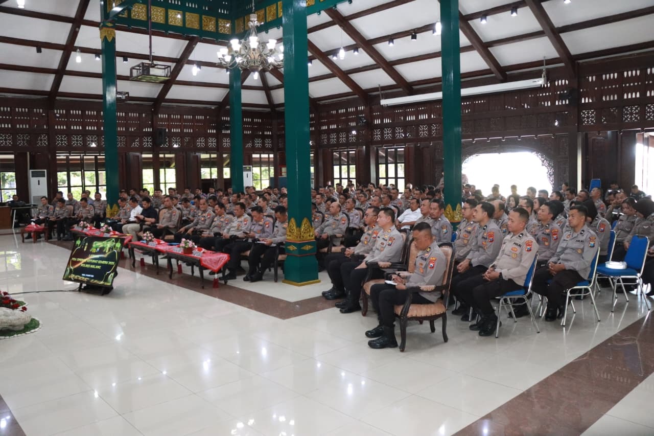 PENGAMANAN LEBARAN: Ratusan personel menjalani Latpraops Operasi Ketupat Semeru 2026 di Pendapa Panji, Kepanjen kemarin (11/3).