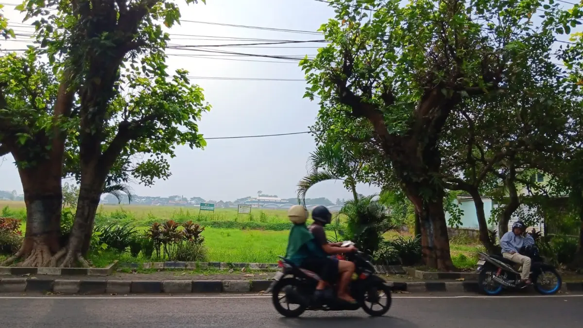 TUNGGU KEPASTIAN: Kondisi lahan yang akan dipakai Alun-Alun Kepanjen di depan Kantor Bupati, Jalan Panji, Desa Panggungrejo, Kecamatan Kepanjen.