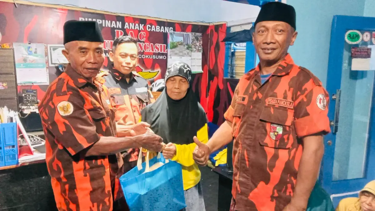 BERBAGI: Majelis Pimpinan Cabang (MPC) Pemuda Pancasila Kabupaten Malang bersama Pimpinan Anak Cabang (PAC) di berbagai kecamatan kembali menggelar rangkaian kegiatan sosial rutin selama bulan suci Ramadan 2026.