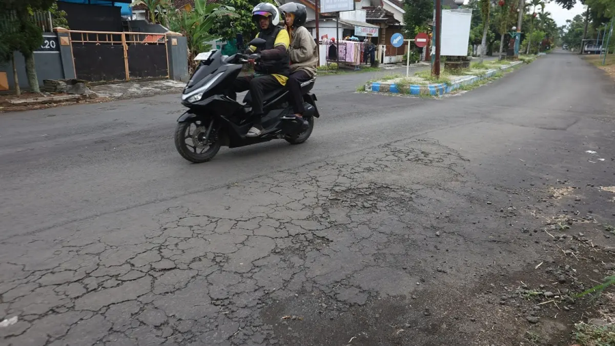 JADI PENGGANJAL: Perumahan Cempaka Putih (PCP) I di Kecamatan Kedungkandang jadi salah satu tempat yang belum menyerahkan PSU ke Pemkot Malang. (DARMONO / RADAR MALANG)